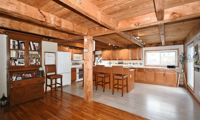 Strabane Otro | Southern Pines Spacious 5-bedroom farmhouse in amazing Washington, PA with AC.