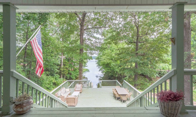 Northport Casa | Southern Shore Cottage- Lake Tuscaloosa- 3BR/2.5BA