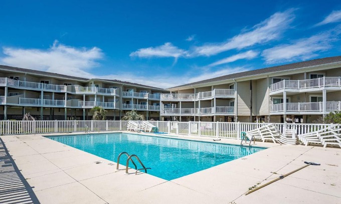 Long Beach Casa | Southern Shores Villas by Oak Island Accommodations