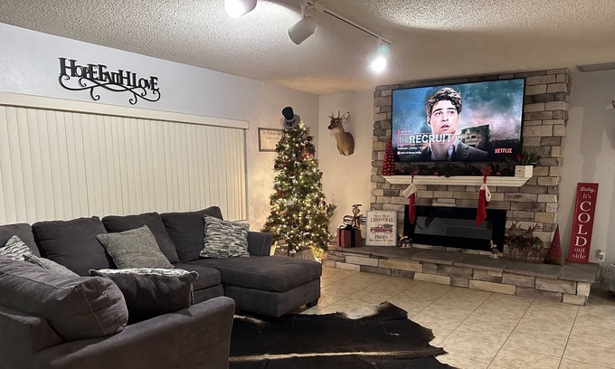 Eagle Lake Casa | Southern Style Cozy Home,10 Minutes from Lego Land!