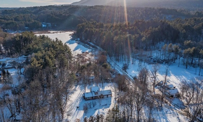 Arlington Casa | Southern Vermont Cottage - Read Our Arbnb reviews - 4.9!