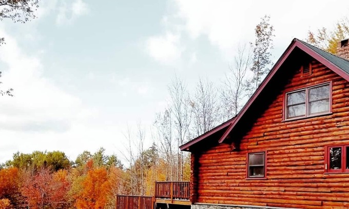 Wilmington Cabina | Southern Vermont log cabin, views, pond & 2 firepits. Winter Ski Weeks Available