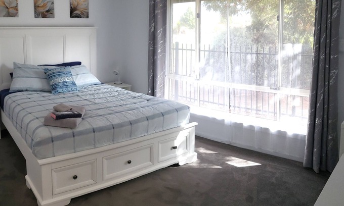 Seaford Meadows Casa | Southern Wine Region & Beach Staycation with breakfast daily