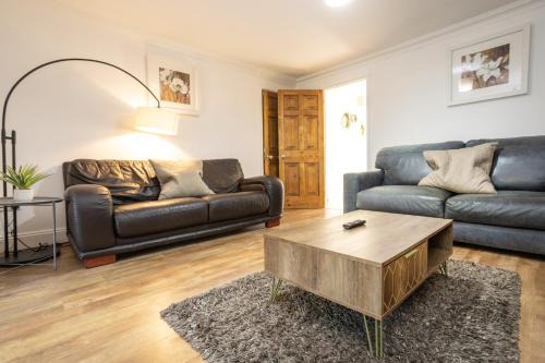 Swindon Casa | Southernwood House Long Stays Free Parking WiFi