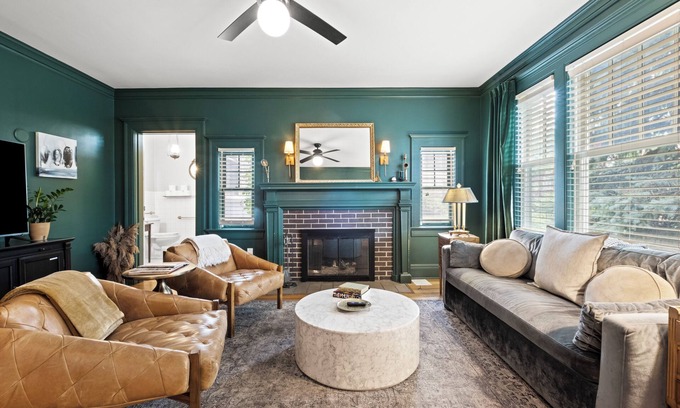 Southmoreland Casa | Southmoreland Mansion and Guest House on the Plaza | Sleeps 28!