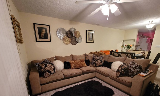 Durham Casa | Southpoint Mall area of Durham,is centrally located in between downtown and RTP.