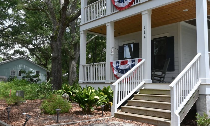 Southport Casa | Southport Live Oak Cottage