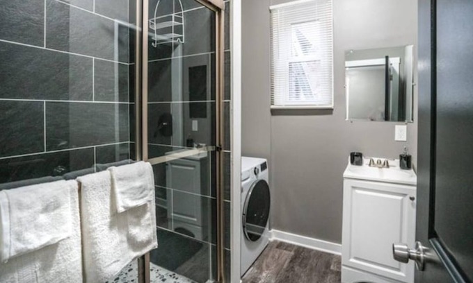 South Side Slopes Casa | Southside Flats Apt - 2B
