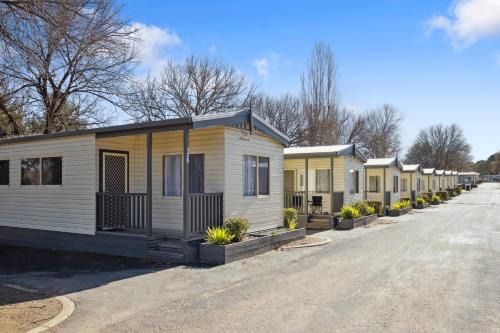 Symonston Otro | Southside Village