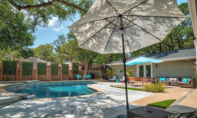 Travis Country Casa | Southwest Austin Home + Pool - Sage!