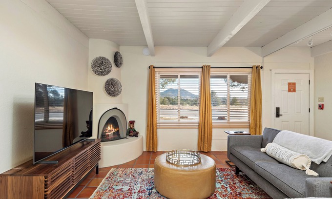 Northeast Santa Fe Hotel | Southwestern Condo w/ Kiva Fireplace and Fantastic Location Near Plaza