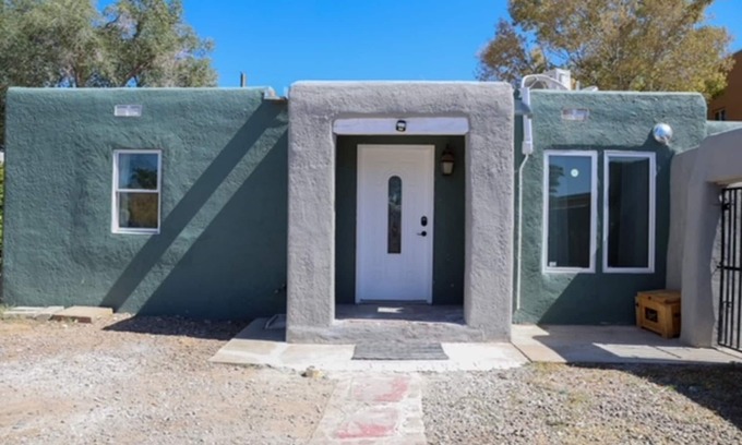 Southside Casa | Southwestern style home! We are your home away from home & close to everything.