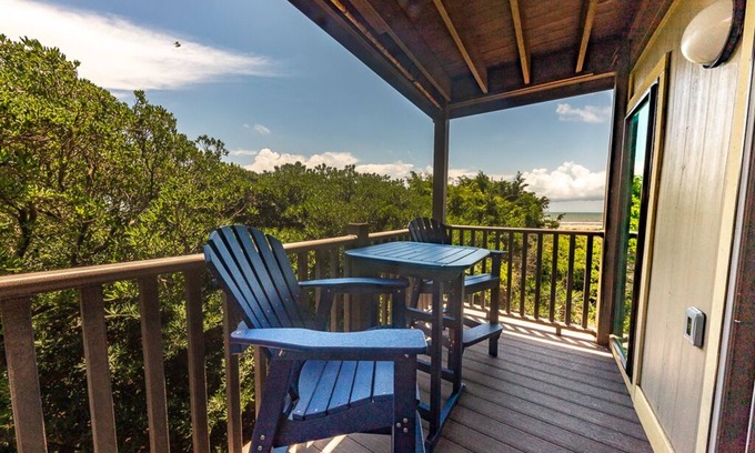 Morehead City Condominio | Southwinds A7 Located in Oceanfront Complex Direct Oceanfront