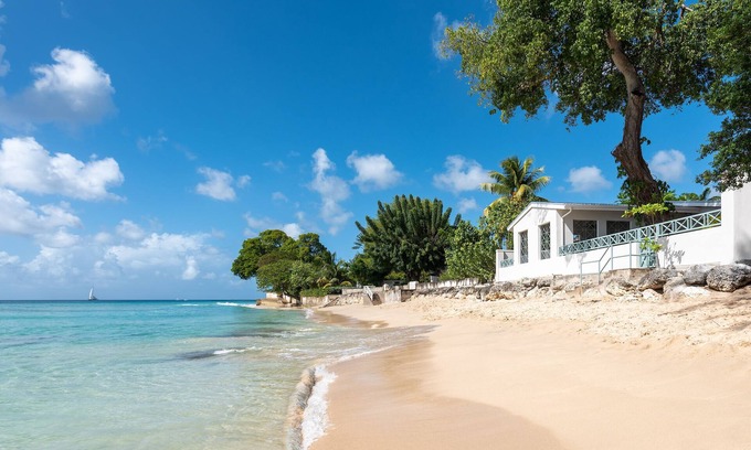 Mullins Beach Casa | Southwinds Beach House is a 3 Bedroom With Exquisite sea Views