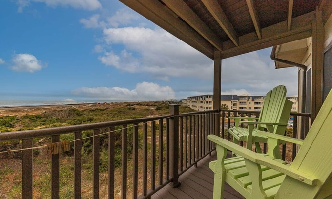 Morehead City Condominio | Southwinds F10 Oceanfront Complex Direct Oceanfront