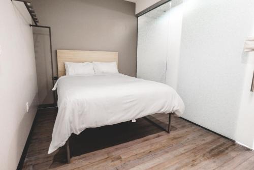 Downtown Dallas Hotel | SOVA Micro-Room & Social Hotel