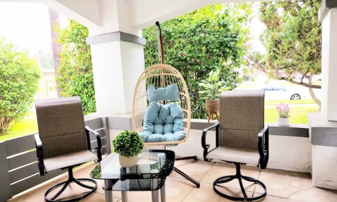 Alhambra Apartamento | SP18 Prime location LUXE 2Bedroom / 1Bath Apartment kingsize bed!