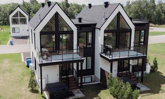 Beaupre Chalet De Esquí | Spa and Mountain - Villas Perspective - Alphonse