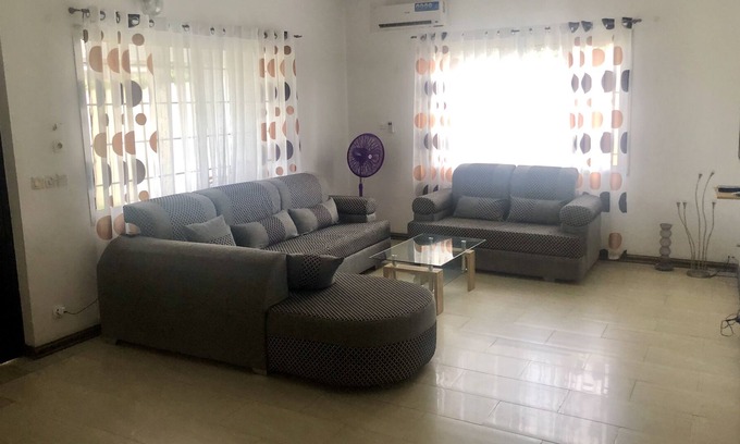 Cocody Villa | Villa espaciosa con jardín