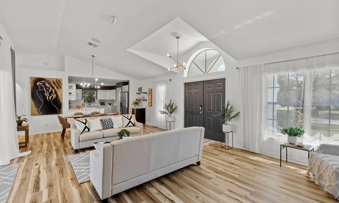 Palm River Estates Casa | Spa like relaxing vacation house .