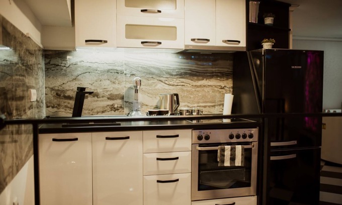 Novi Sad Apartamento | Spa Lux Diamond with Jacuzzi and private parking