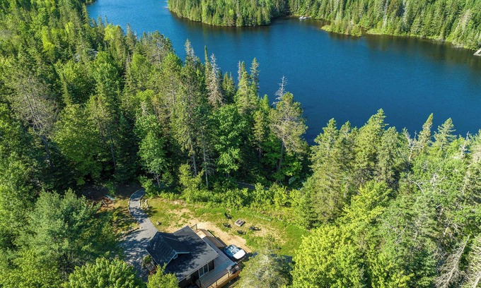 Saint-Alphonse-Rodriguez Chalet De Esquí | Spa, Private Lake & EV - Chalet Hello