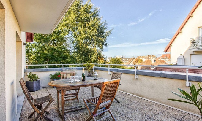 Merville-Franceville-Plage Apartamento | Apartamento amplio 70m², piscina, estacionamiento, cerca de playa y tiendas