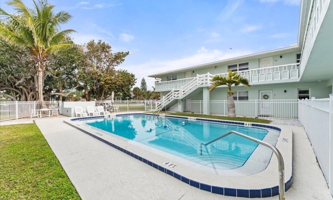 Ocean Woods Condominio | Space Coast Escape: Pet-Friendly Beach Condo w/ Pool & Rocket Launch Views!