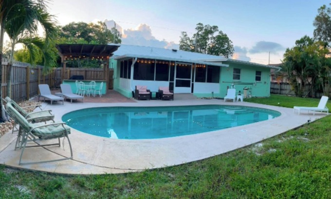 Melbourne Casa | Space Coast Pool Haven - King Bed -Beaches Nearby