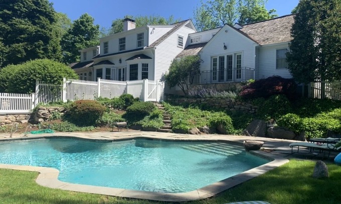 Darien Casa | Space, expansive property with views and pool