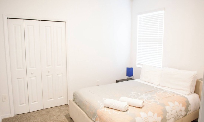 Haines City Casa | Space for 4 people near Legoland, Disney, and theme parks