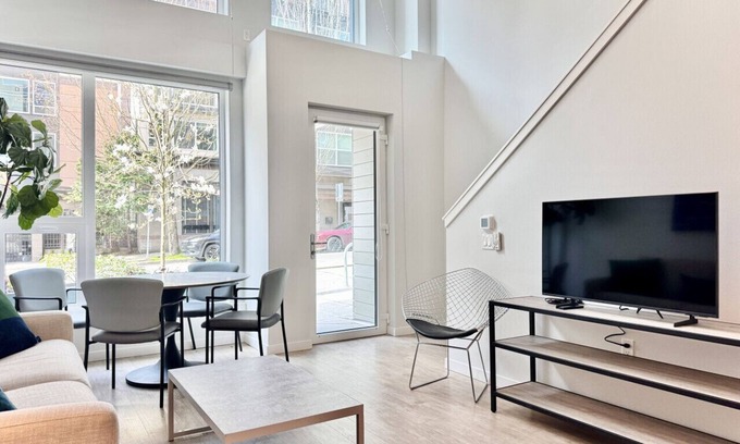 Lower Queen Anne Apartamento | Space Needle, Climate Pledge Arena, Downtown!