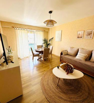 Villeneuve-Loubet Apartamento | Spacieux 2 chambres 65m2 climatisé au village médiéval entre Nice et Antibes