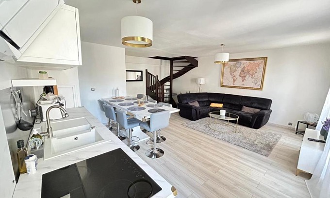 Centre Ville Rive Gauche Apartamento | SPACIEUX DUPLEX PRES DES QUAIS DE SEINE LINGE MAISON FOURNI PARKING GRATUIT 4 CHAMBRES bienvenue à vous