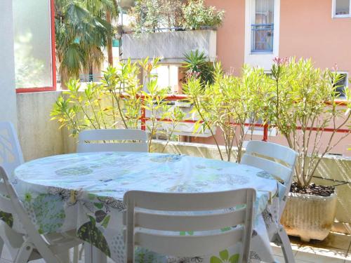 Saint-Raphael Apartamento | Spacieux T2 avec grande terrasse à Saint-Raphaël, proche mer et gare, garage inclus - FR-1-226A-102