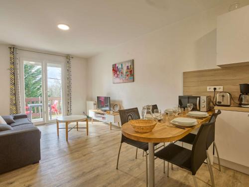 Barbotan-les-Thermes Apartamento | Spacieux T2 rénové, vue nature, balcon sud, Wifi, parking à Barbotan - FR-1-841-54