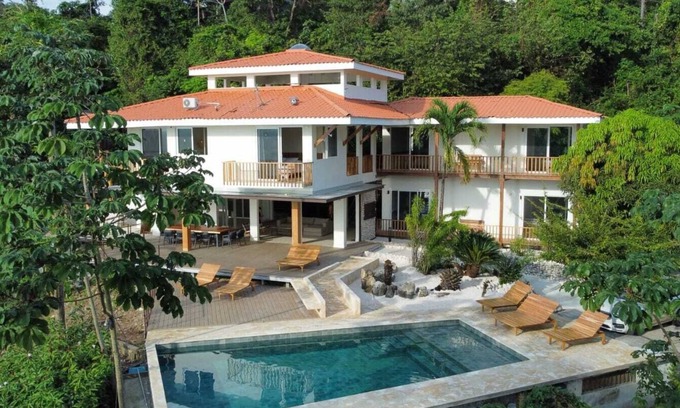 Puntarenas Casa | Spacious 7-bedroom house in wonderful Santa Teresa Stunning sunset