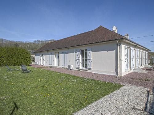 Sainte-Honorine-des-Pertes Casa | Spacious holiday home in Aure sur Mer with garden