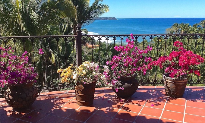 San Francisco Villa | Rent Three Homes - Espectaculares vistas del océano y la playa desde la casa principal