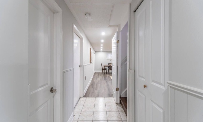 Mississauga Casa | Spacious 1+1 Bed 1 Bath house in Mississauga