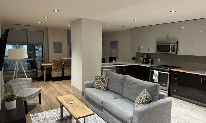 Downtown Halifax Apartamento | Spacious 1 Bed, Balcony & Parking Downtown Halifax