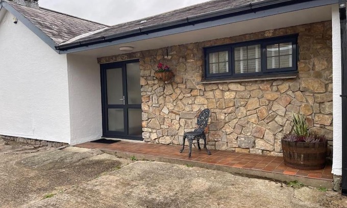 Pennard Casa | Spacious 1 bed bungalow located on a Gower Sheep Farm