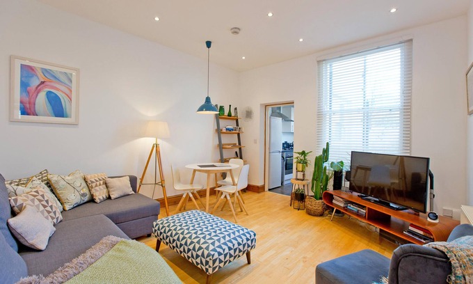 Canonbury Casa | Spacious 1 bed & sofa bed BOOK for Summer