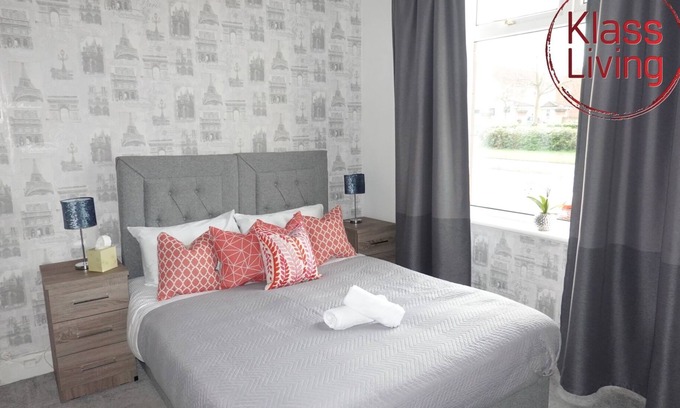 Bellshill Apartamento | Spacious 1 bedroom apartment with good motorway links.