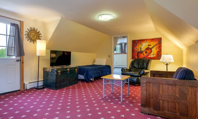 Ellsworth Cabaña | Spacious 1 Bedroom Apt w/King Bed Full Kitchen & Bathroom