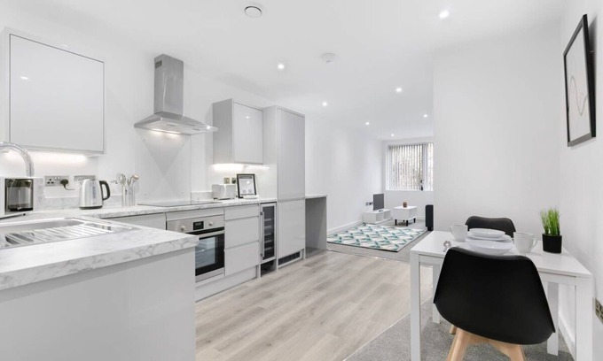Newbury Apartamento | Spacious 1 Bedroom Apartment in Central Newbury
