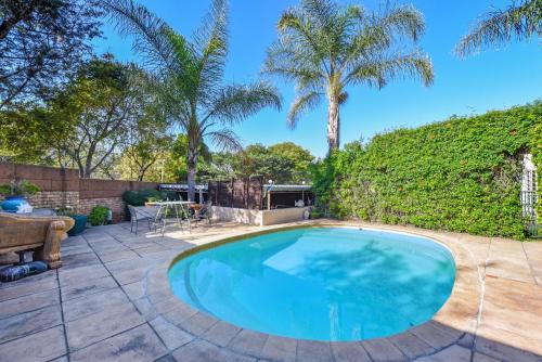 Greater Johannesburg Metropolitan Area Casa | Spacious 1-Bedroom Cottage in Bryanston