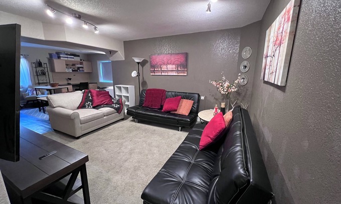 Newlands Casa | Spacious 1-bedroom near downtown Boulder, Hiking Trails, and CU Campus.