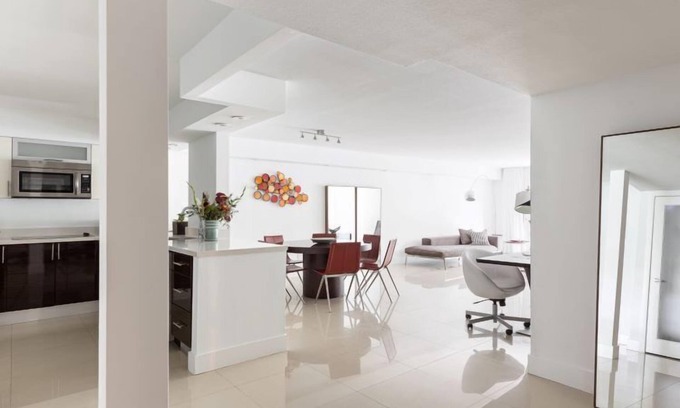 Bal Harbour Apartamento | Spacious 1 Bedroom-1 Bathroom with Terrace Steps Away from Bal Harbour Beach