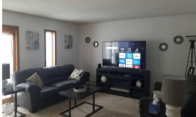 Bismarck Apartamento | Spacious 1 BR Apartment located above a Salon.